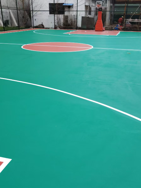珲春 球场长期使用易出现地面开裂